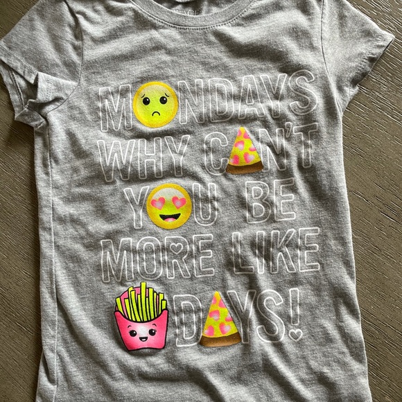 Bundle of 2 The Children’s Place tees - Picture 3 of 3